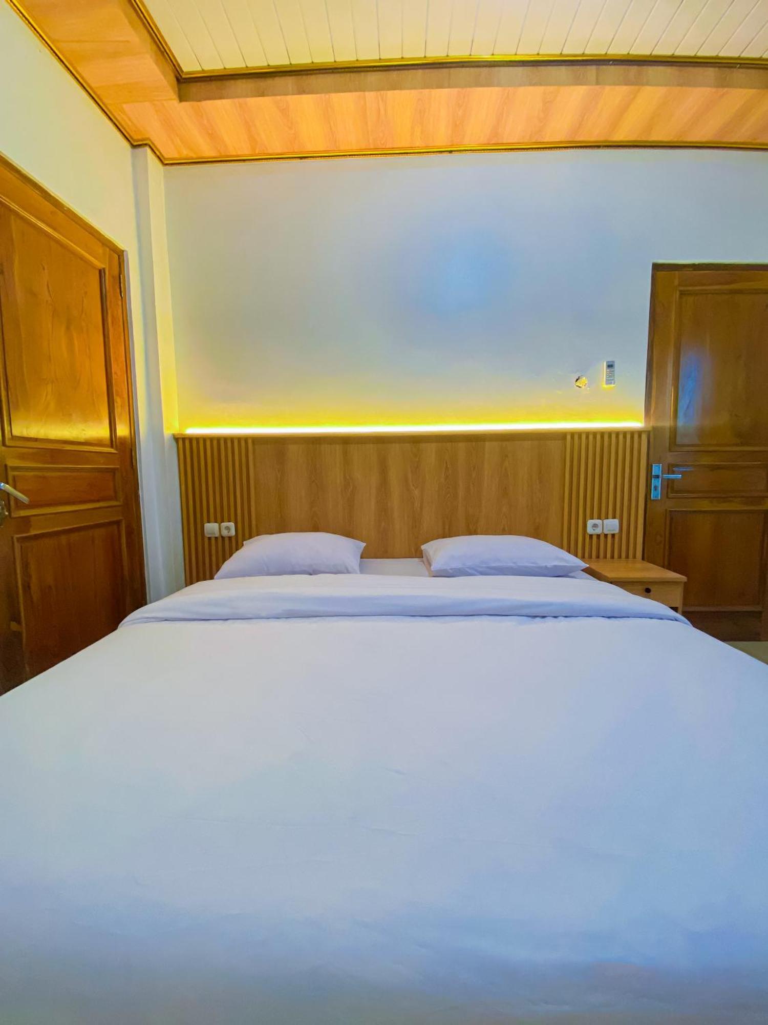 Hotel Wijaya Family 2 Kalasan Экстерьер фото